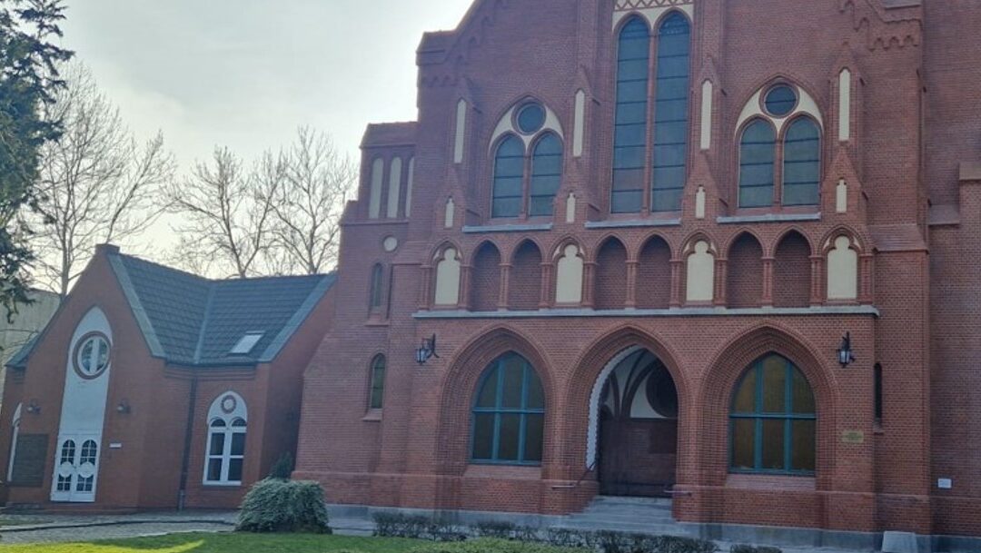 Wieczorne nabożeństwa w niedzielę